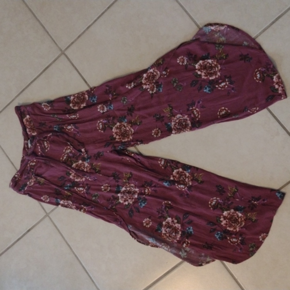 Floral split seam goucho style pant